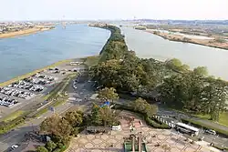 Senbon-matsubara viewed from Kaizu in Gifu Prefecture, with the Nagara River to the left and Ibi River to the right