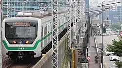 Seoul Metro Class 2000 series 10-car EMU set 2x13 leaving Hanyang University Station on the Seoul Metro Line 2 in Seongdong-gu, Seoul