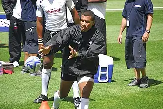 Serevi on one knee ready to take a pass