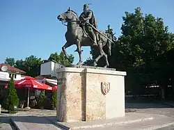 A statue of Skanderbeg in the square with the same name in Skopje