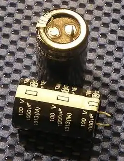 Aluminium electrolytic capacitor with "snap-in" terminals