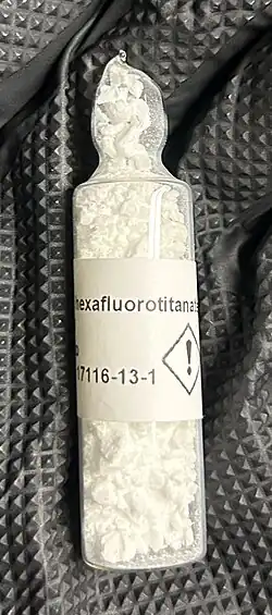 10g of sodium hexafluorotitanate in a sealed ampoule