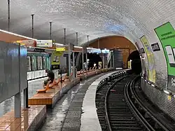 MF 88 on line 7bis at Place des Fêtes.