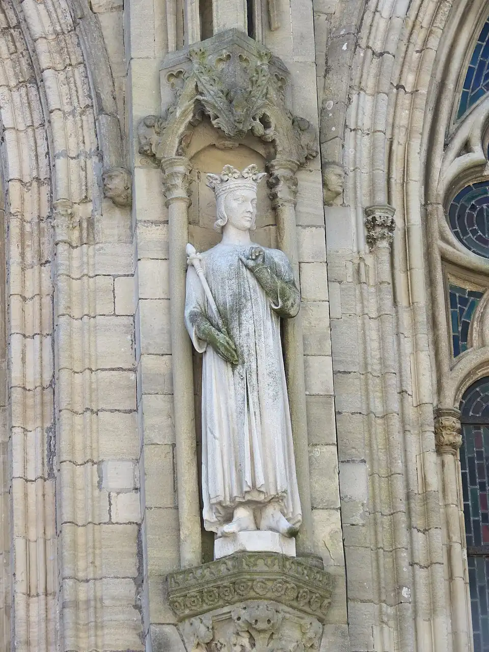Statue cathédrale Coutances Guillaume Bras-de-fer.JPG