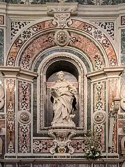 A niche with the statue of saint Dominic.