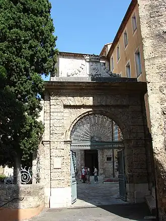 Monumental gate of the Hôtel de Ville