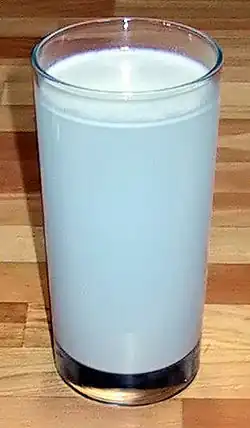 Flour suspended in water appears to be blue as only scattered light reaches the eyes and blue light is scattered by the flour particles more than red light[1]