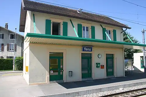 Yens train station