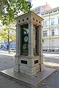 The Meteorological Pole in Zrinjevac was set up as a gift of a military doctor and amateur meteorologist Dr. Adolf Holzera. It was made of Istrian marble, meteorological instruments were acquired at Göttingen, and the clock was the work of Zagreb's König. Arch. Hermann Bollé
