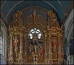 Retablo ricamente decorado de la iglesia de Commana
