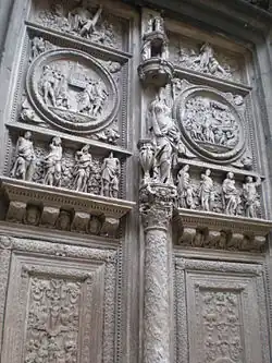 Los batientes renacentistas del porche norte