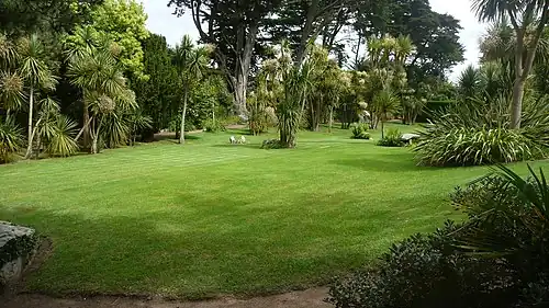 Necrópolis en el Jardin Georges Delaselle.