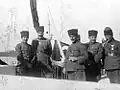 El 10 de septiembre de 1922, en el balcón de la Gobernación de Esmirna, los Pashás Emin, Fahrettin, İzzettin, Kazım y Mehmet Emin antes de la Batalla de Kızılçullu.