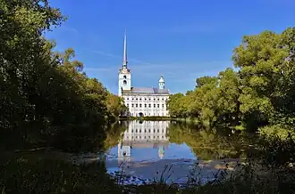 Iglesia de los apóstoles Pedro y Pablo (1737-1744) en Yaroslavl raro ejemplo en provincias obra de Trezzini