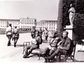 Tropas soviéticas en los jardines del Palacio de Schönbrunn (1945).