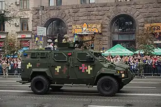 Desfile de equipos de la Brigada un vehículo KRAZ "Spartan" en el Desfile Día de la Independencia de Ucrania del año 2016.