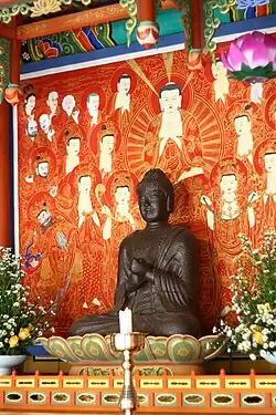 Vairocana sentado, siglo&nbsp;IX. Iron, Jeungsimsa. Gwangju, Corea del Sur.