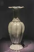 Botella celadon en forma de melón, de Goryeo (918–1392), en el Museo Nacional de Corea
