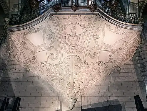 Cantoria sosteniendo el órgano de tribuna