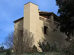 Masía de Can Colomer, ángulo sudoeste.