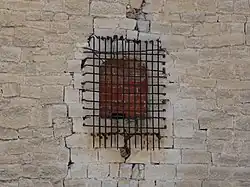 Ventana que conserva su original reja