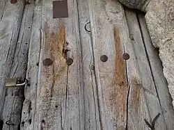 Herrajes en una puerta de Cogeces del Monte.