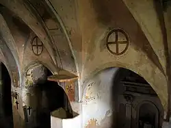 Detalle de capillas del lado de la epístola con púlpito en la iglesia parroquial de Arroyo Cerezo, Castielfabib (Valencia).