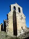 Vista frontal (occidental) de la iglesia de la Trinidad en Moya (Cuenca), con detalle de la espadaña, antes de su restauración.