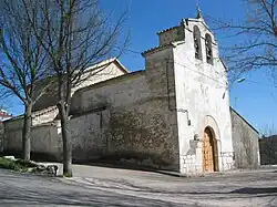 Vista fronto-lateral izquierda de la parroquial de Santa Elena, año 2013.