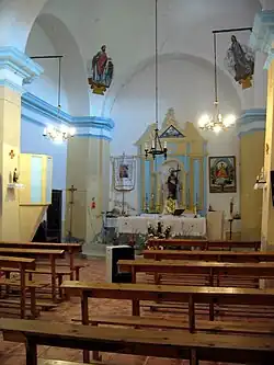Vista del interior de la iglesia de Santa Elena en Pedro Izquierdo de Moya (Cuenca), con detalle del presbiterio, año 2013.