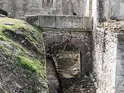 Cauce del arroyo pasando a las instalaciones del molino