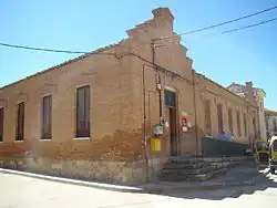 Edificio de las antiguas escuelas recuperado para distintas actividades sociales