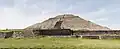 Pirámide del Sol en Teotihuacán (64 m, aunque posiblemente llegó a superar los 75), del siglo I a mediados del II.