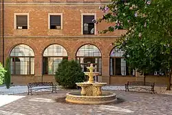 Patio interior del Seminario de Valderas.