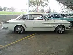 Plymouth Valiant V-200 2 puertas hardtop