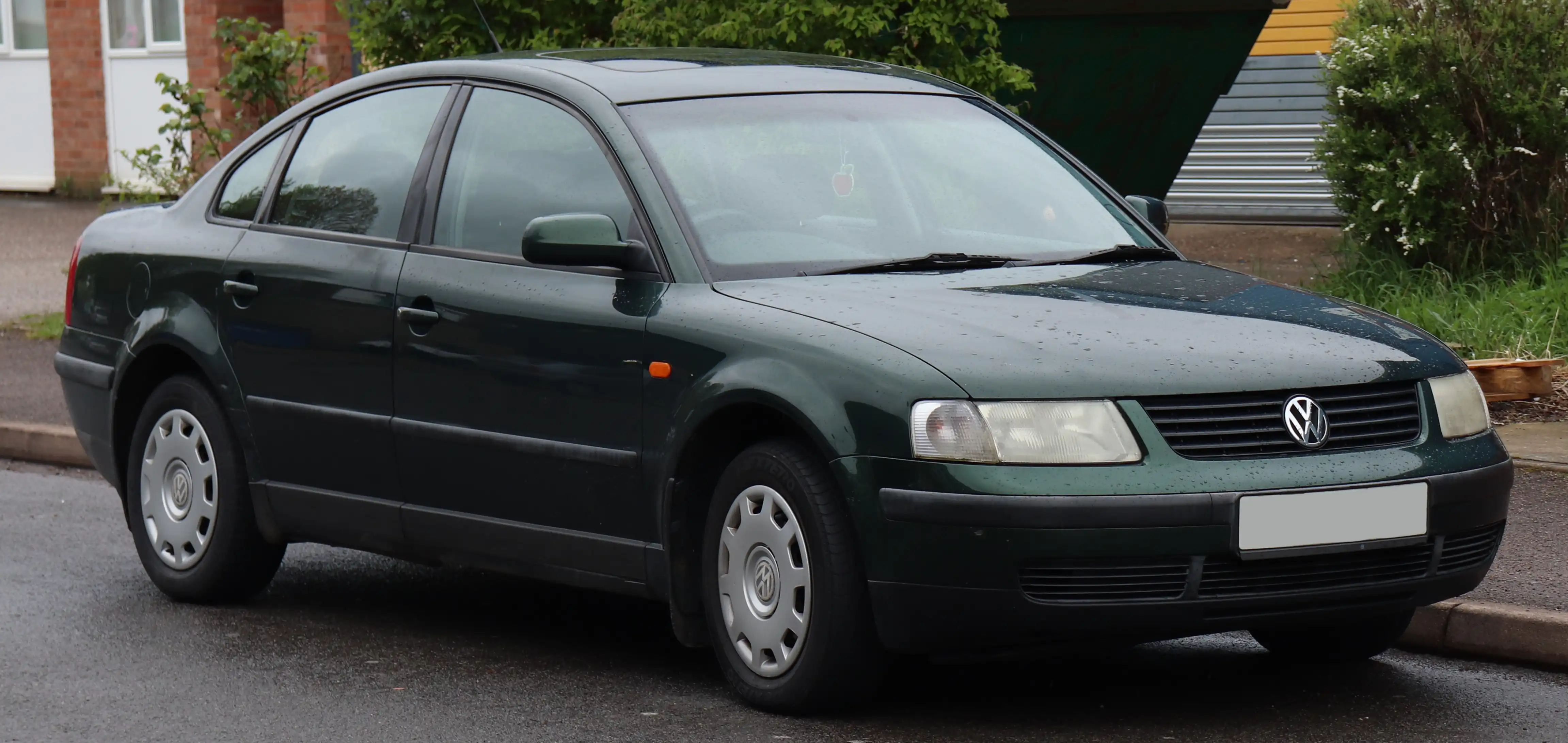 1998_Volkswagen_Passat_S_TDi_1.9_Front
