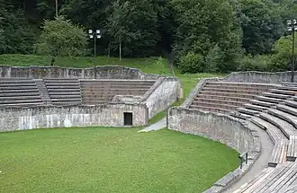 Puerta de una de las "carceres".