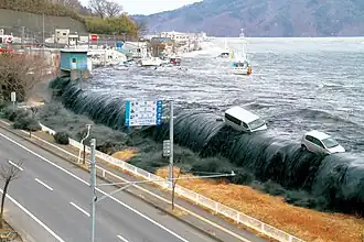 El tsunami provocado por el Terremoto de Tōhoku de 2011 impactando en Miyako. Hubo casi 20.000 muertos.