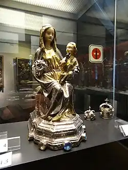 Escultura de la Virgen María