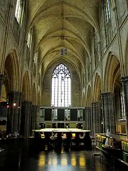 Interior de la antigua iglesia franciscana, ahora sala de estudio del Centro Histórico de Limburgo