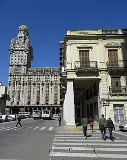 Con el Palacio Salvo en 2016