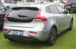 Volvo V40 T3 Momentum posterior al lavado de cara.