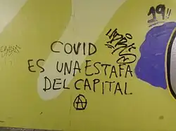 "COVID ES UNA ESTAFA DEL CAPITAL Ⓐ", grafiti anarquista