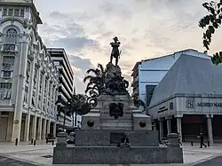 Monumento a Sucre, obra de Augusto Faggioni.[66]​ Guayaquil, Ecuador.