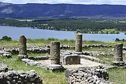Ruinas celtíberas de Ercávica con el embalse de Buendía al fondo