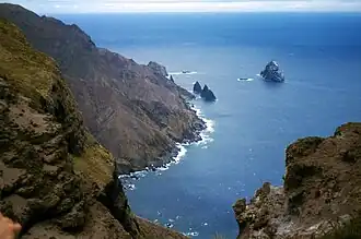 Costa de la isla de Santa Elena, lugar conocido mundialmente por ser la isla de destierro de Napoleón Bonaparte.