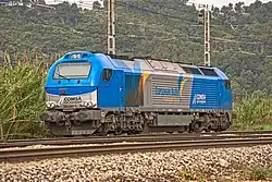 La locomotora diésel-eléctrica 335.001 de Comsa (Euro 4000 de Vossloh) en la topera.