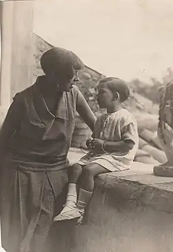 Magali y Pierrette en Ceret casa de Pierre Brune 1926
