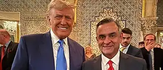 Luis Rosales junto a Donald Trump en Mar-a-Lago, celebrando la victoria del candidato republicano para quien trabajó en su campaña presidencial 2024.