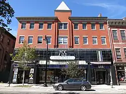 747–755 calle Westminster